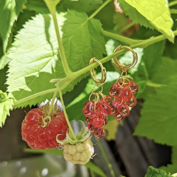 Raspberry inspired handmade earrings! - Picture 1 of 2